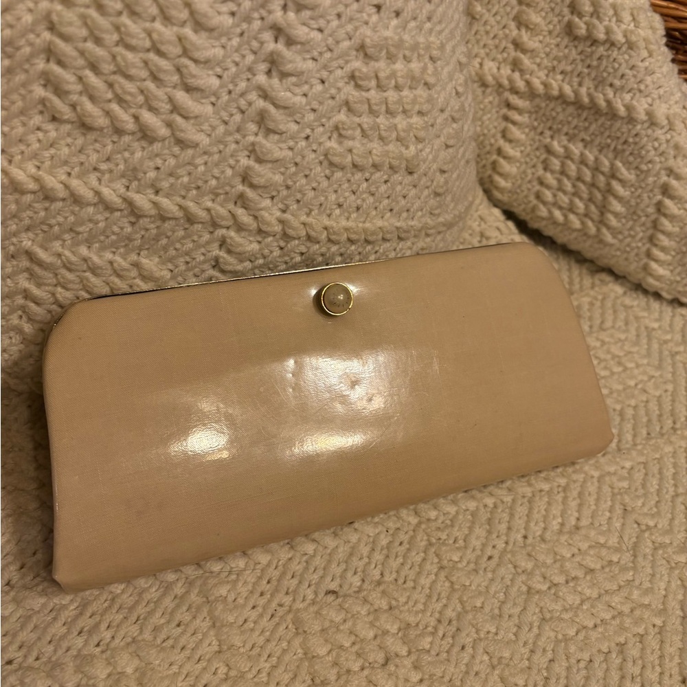 Elegant Vintage Cream Clutch